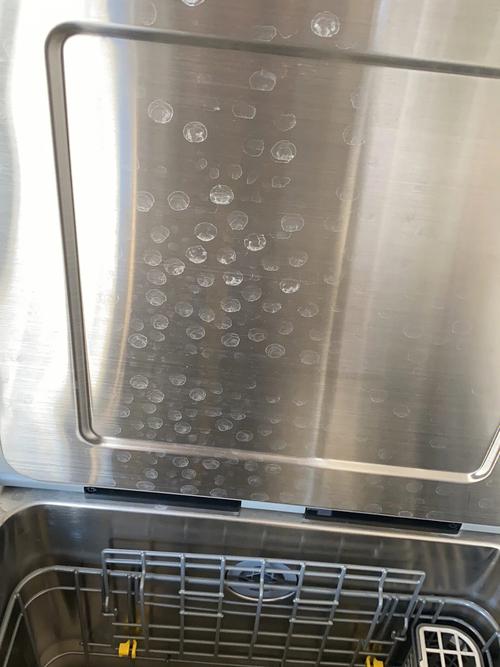 商用洗碗機洗的碗為什么有水跡？
